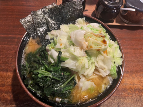 「ラーメン、大盛、キャベツ」@家系ラーメン クックらの写真
