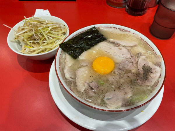「特製ラーメン1,100円+ねぎめし300円」@マルチューラーメンの写真