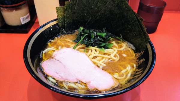 「ラーメン(味濃いめ･麺硬め)+海苔」@横濱家系ラーメン 川島家の写真