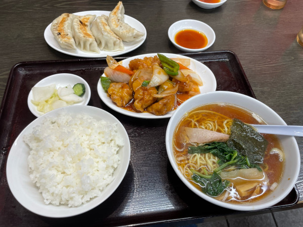 「ミニラーメンとミニ一品料理のセット + 餃子」@東京亭 昭島店の写真