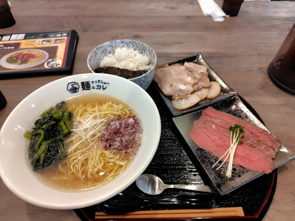 「牛塩らーめん、北の恵らーめん、カレー」@キッチン 麺とカレの写真