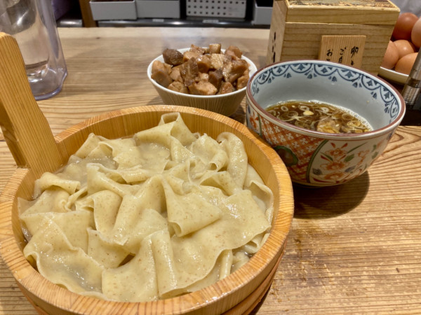 「平打ちざるそば1200円」@かね田の写真