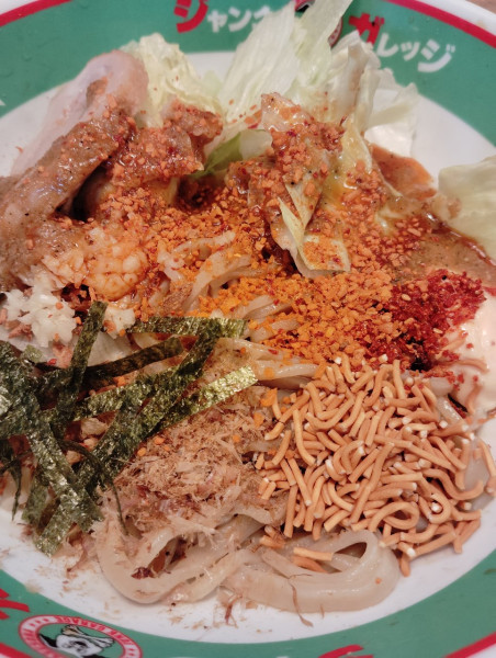 「冷やしまぜそば」@ジャンクガレッジ しらこばと公園前店の写真