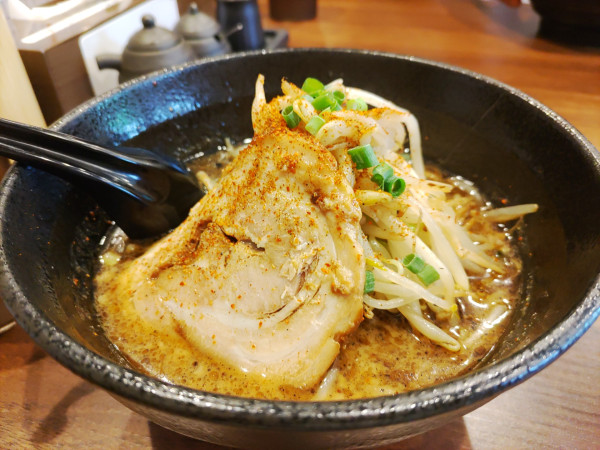 「焦がし辛味噌らー麺（辛さ普通麺少なめ） 930円」@焦乃香.の写真