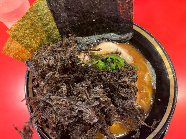 「ラーメン(並)850円＋岩のり200円＋フォロワー高級のり」@横浜家系ラーメン 大輝家の写真