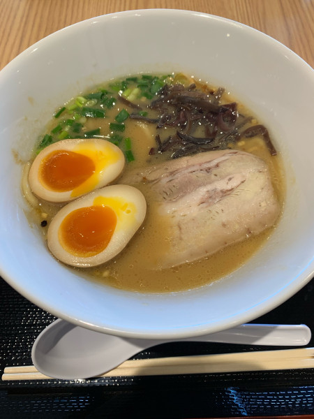 「味玉鶏白湯しょうゆそば」@蔭山樓 コクーンシティ店の写真