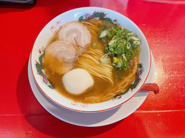 「中華そば＋煮玉子」@とも山の写真