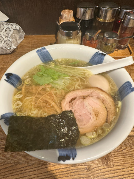 「塩ラーメン+味玉子」@ラーメン食堂 粋な一生の写真