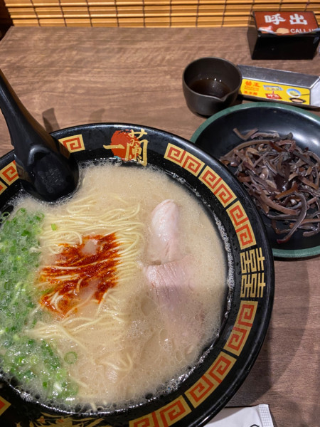 「ラーメン+きくらげ+オスカランの酸味+替玉」@一蘭 平塚店の写真