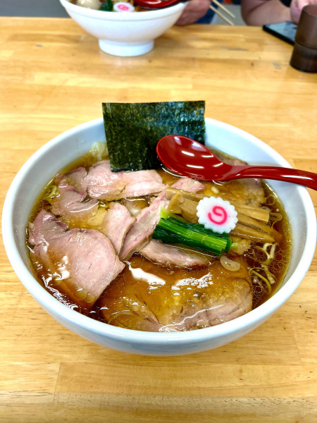 「焼豚ワンタン麺」@とら食堂 松戸分店の写真
