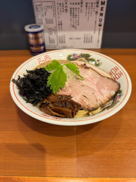 「【気まぐれ限定】冷やし濃厚煮干しまぜそば」@自家製手もみ麺 鈴ノ木の写真