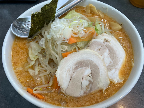 「ハッスル味噌ラーメン＋野菜＋うま辛味　1020円(麺大盛りサービ」@ハッスルラーメンホンマ 亀戸本店の写真