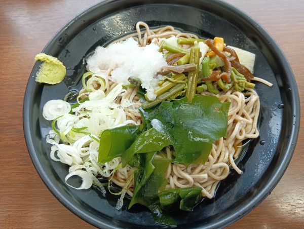 「朝得 山菜そば」@大江戸そば 赤羽3・4番ホーム店の写真