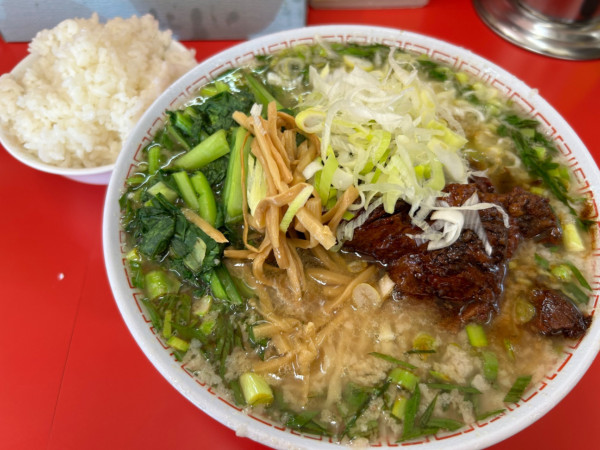 「パイカラーメン600円+小ライス150円」@ラーメンスタンド とん平食堂の写真