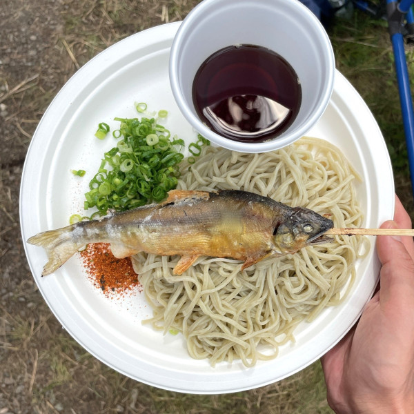 「へぎそば（たっぽ家）＋鮎の塩焼き（鮎茶屋）」@FUJI ROCK FESTIVAL'24の写真
