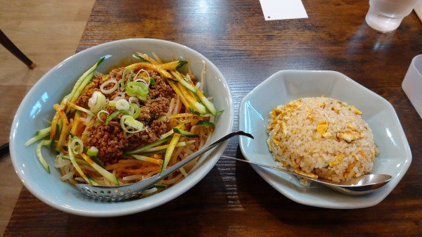 「四川冷やし（920円）＋半チャーハン（500円）」@PEKINの写真