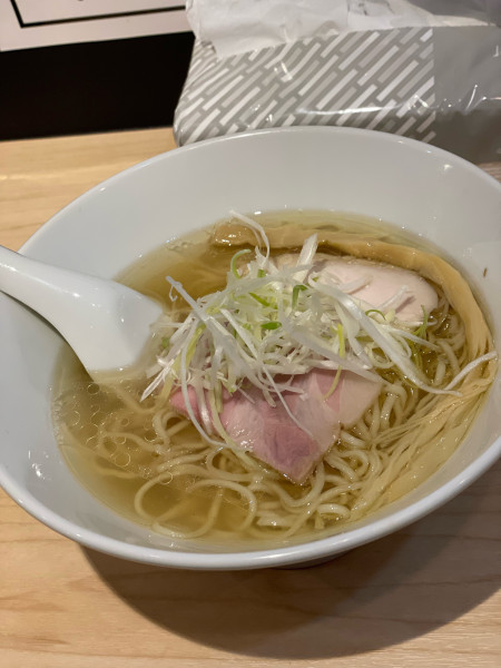 「塩らぁ麺」@麺屋 律の写真