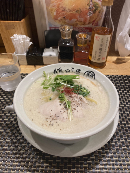 「濃厚鶏パイタンラーメン1200円　鶏チャー丼450円」@泉鶏白湯鶏神の写真