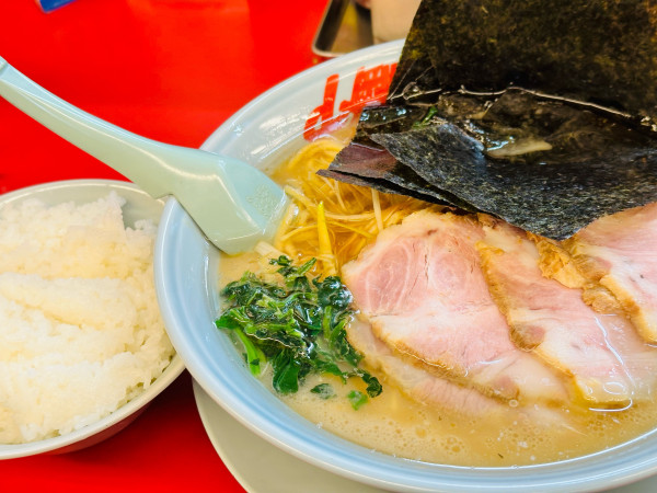 「醤油ネギチャーシュー麺 中盛 他 1,590円」@山岡家 狭山店の写真