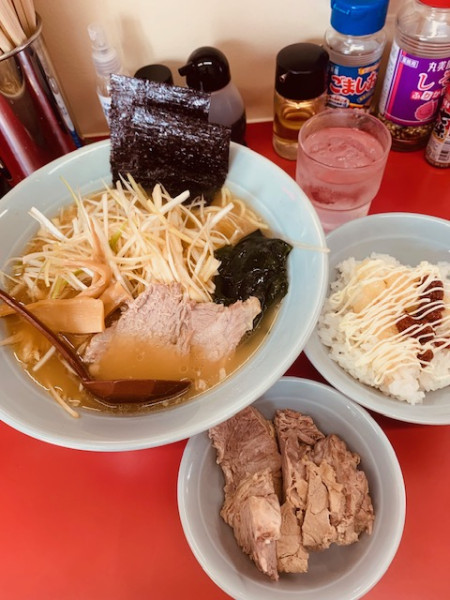 「ネギラー880円 切落しチャーシュー100円 ライス100円」@ニューラーメンショップ 扇橋店の写真