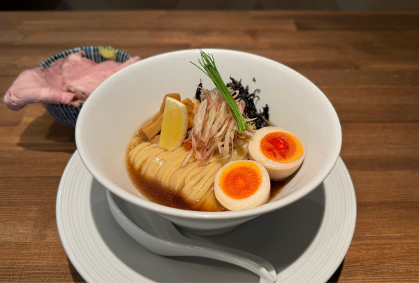 「【限定】冷やしらぁ麺 がごめ昆布水×煮干出汁、白ご飯」@酒肴場 屯の写真