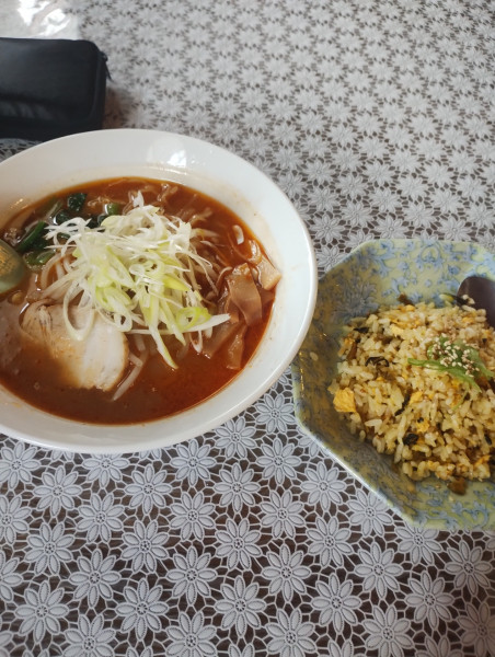 「3.四川辛味噌ラーメンと半炒飯」@中華料理 聞香茶点の写真