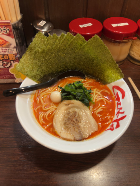 「辛豚ラーメン 海苔」@吟家の写真