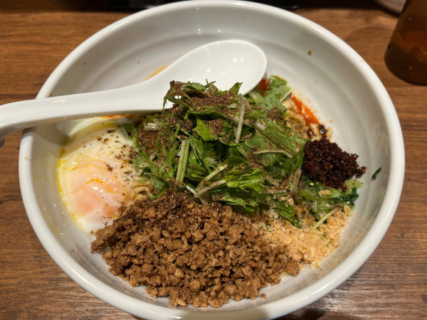 「金ゴマ汁なし担担麺（温玉）1050円」@担担麺しかないお店の写真