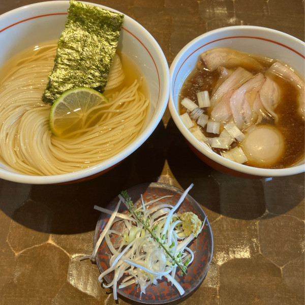 「特級昆布水つけ蕎醤油1370円薬味ｾｯﾄ80円」@特級鶏蕎麦 龍介 土浦学園通り店の写真