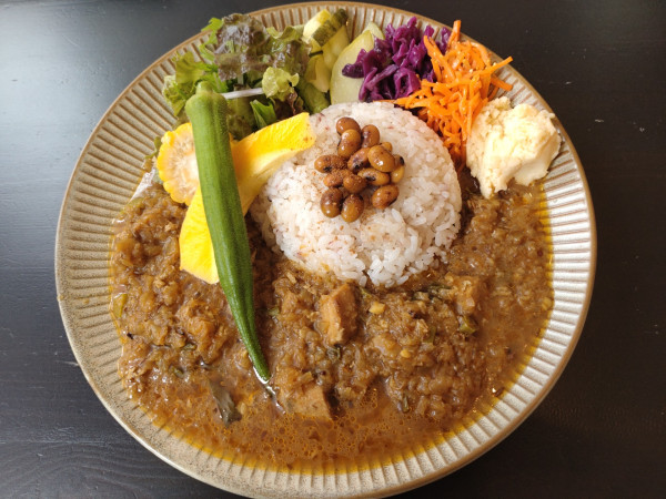 「本日の限定カレー　１３００円　※」@酒乃おはこ屋の写真