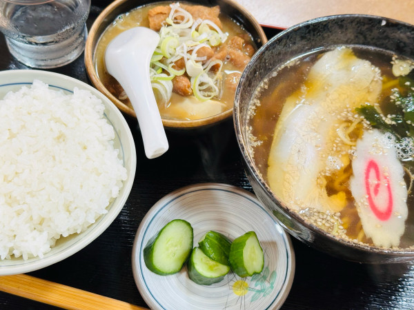 「もつ煮 (ライス付き) + 半ラーメン 1,050円」@いしだの写真