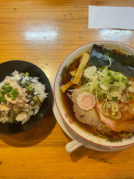 「醤油の純鳥そば　チャーシューで作ったツナマヨご飯」@自家製麺 うろたの写真