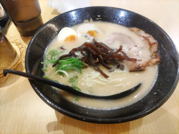 「煮玉子らーめん」@らーめん二男坊 博多デイトス店の写真