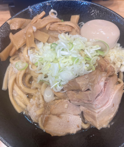 「ジャンキーまぜそば　味玉トッピング」@自家製中華そば 麺の虜の写真