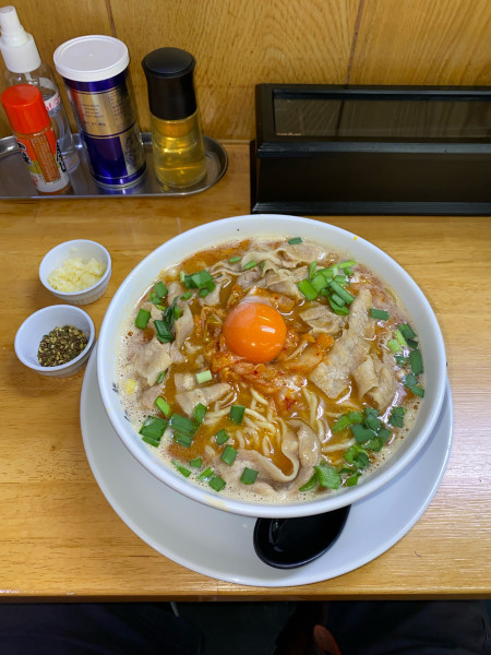 「スタミナ辛肉ラーメン大盛にんにく粗挽き山椒¥1,190円(限定)」@麺屋 白神の写真