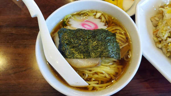 「半ラーメンとニンニクチャーハン 1130円（クーポン30円）」@再光軒 足立入谷店の写真