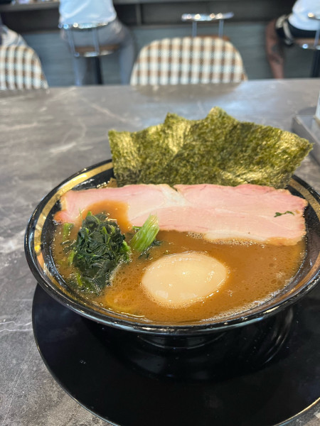 「ラーメン + 味玉」@家系ラーメン がくの写真