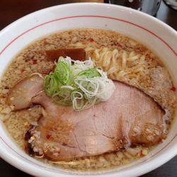 こってり背脂中華そば（900円）