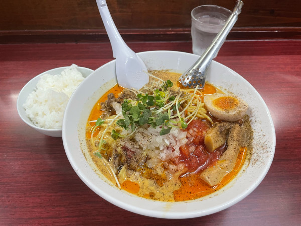 「【限定】クリーミー冷やしトマト担々麺 + 専用ライス」@鶏こく中華 すず喜の写真