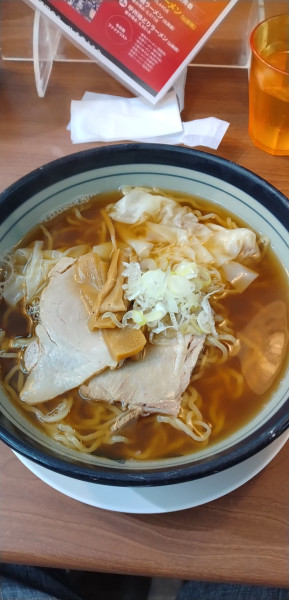 「醤油ワンタンメン」@ワンタンメンの満月 京都拉麺小路店の写真