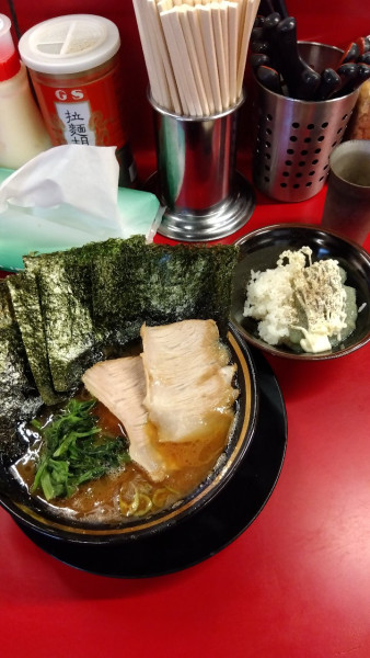 「ラーメン+のり+豚トロチャーシュー×2+半ライス」@柏 王道家の写真