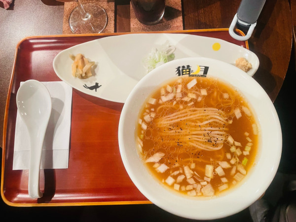 「醤油ラーメン」@猫と月の写真