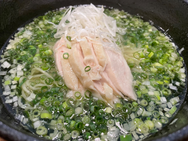 「ゆで鶏とあおさのスープそば（1200円）」@神のもてなしの写真