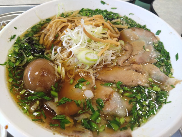 「ニラチャーシュー醬油」@とん平食堂 柏店の写真