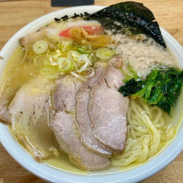 「限定塩ラーメン+チャーシュー4枚」@青竹手打ちラーメン 麺屋ようすけ 堀米店の写真