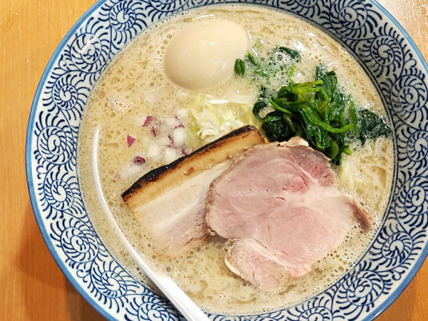 「蛤豚骨らーめん(塩)+味玉」@中華そば 円月の写真