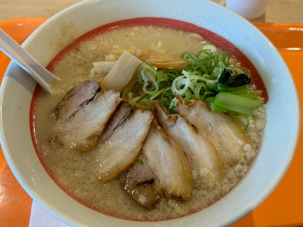 「塩とんこつらーめん　麺大盛り」@幸楽苑 レイクウォーク岡谷店の写真