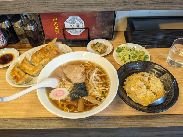 「ラーメン(餃子+半チャーハン)1430円」@鳳凰の写真