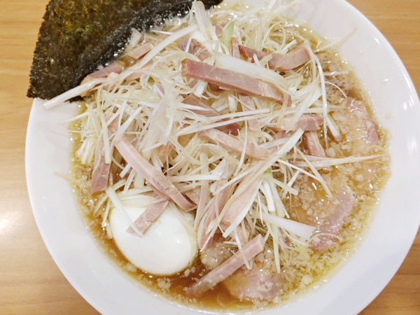 「醤油らーめん＋塩たまご＋ネギ×2」@しののめヌードルの写真