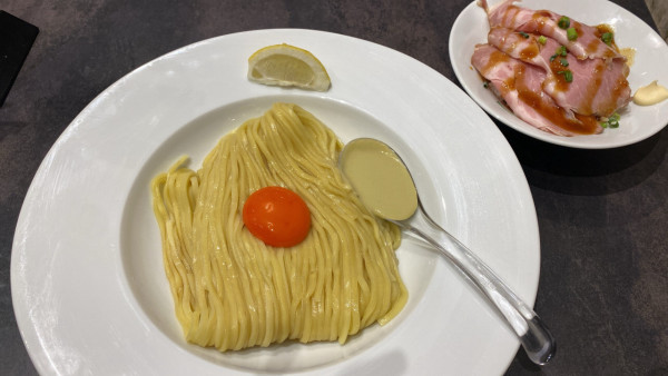 「牡蠣バター卵麺」@むかん横浜の写真